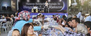 Karaman Iftar Sofralarinda Bulusuyor