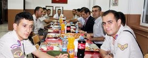  Erat, Iftarini Mehmehçikle Birlikte Açti