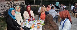 Hanimefendi Vildan Koca KARYURTDER’in Iftar Yemegine Katildi