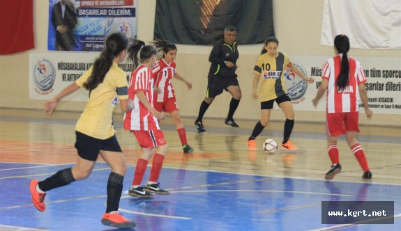 Futsal Yarı Final Müsabakaları Başladı