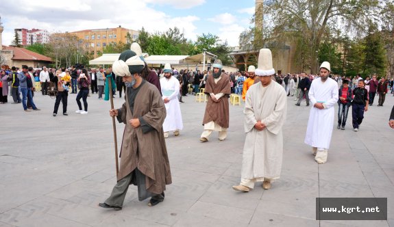 Hz. Mevlâna'yı Konya’ya Uğurluyoruz