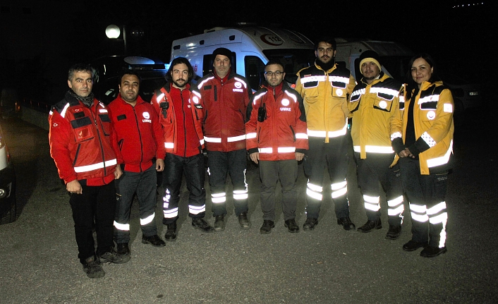 Elazığlılardan Sağlık Ekibini Duygulandıran Görüntü   