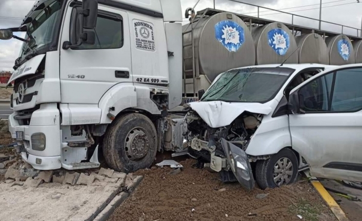 Ereğli’de Süt Tankeriyle Kamyonet Çarpıştı: 1 Ağır Yaralı