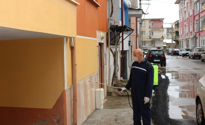 Muhtar Güney Mahallesini Dezenfekte Etti