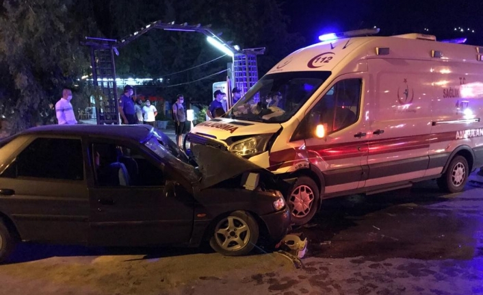 Ambulans İle Otomobil Çarpıştı: 1 Ölü, 6 Yaralı