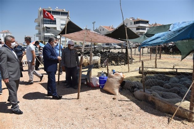 Vali Işık Kurban Pazarında İncelemelerde Bulundu