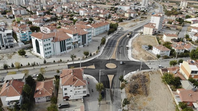 Larende Kavşağı Trafiğe Açıldı