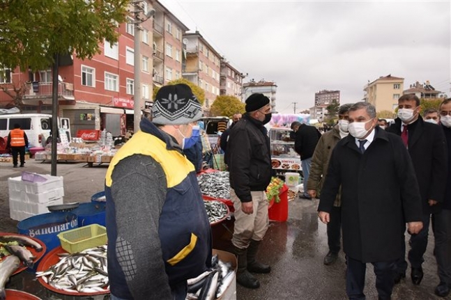 Vali Işık Semt Pazarında Denetimlerde Bulundu