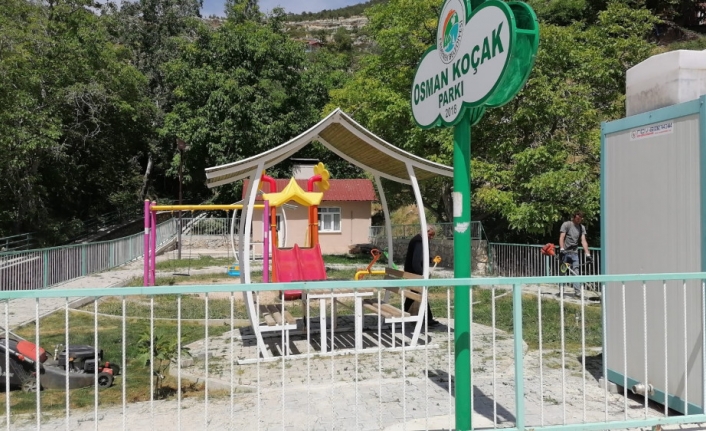 Ermenek'te Park ve Bahçelerde Bahar Temizliği