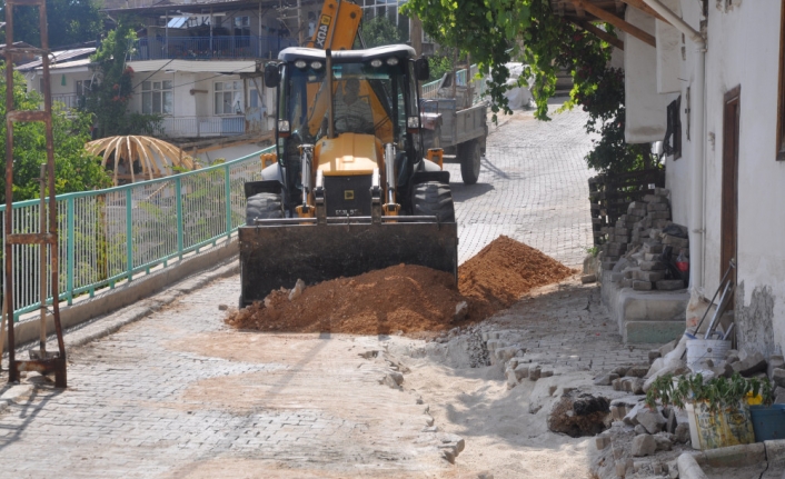 Ermenek’te Şebeke Yenileme Çalışmaları Devam Ediyor