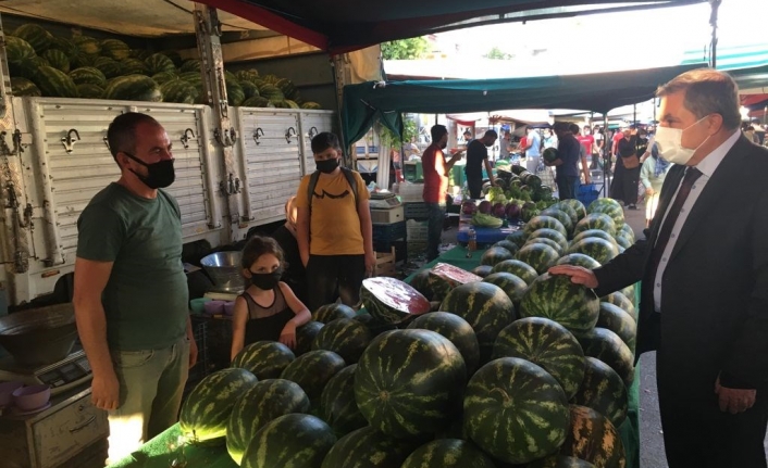 Vali Işık Perşembe Pazarını Ziyaret Etti