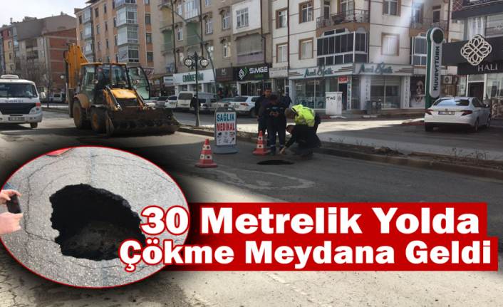 30 Metrelik Yolda Çökme Meydana Geldi