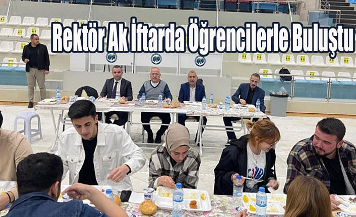 Rektör Ak İftarda Öğrencilerle Buluştu