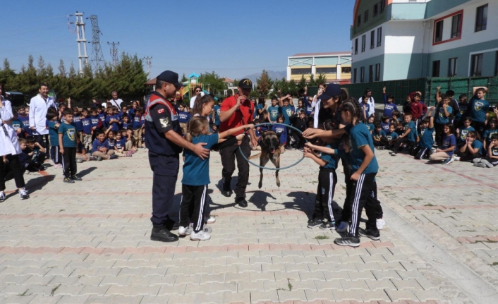 Jandarmadan Hayvanları Koruma Günü Etkinliği