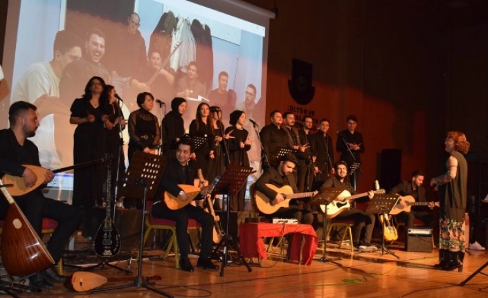 100. Yıla Özel Vefa Konseri Ayakta Alkışlandı       