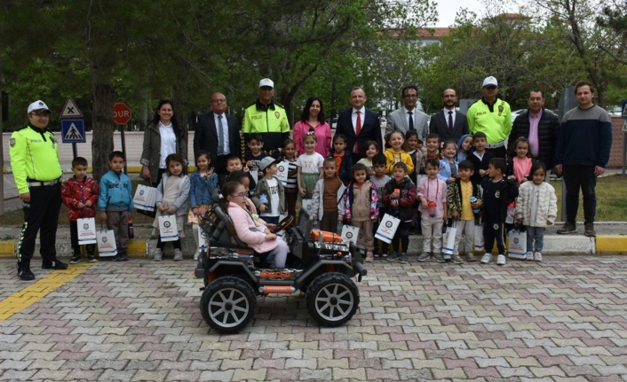 Trafik Kurallarını Öğreniyorlar