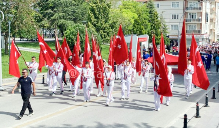 19 Mayıs 105'inci Yıldönümünde Coşkuyla Kutlandı   