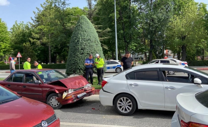 Trafik Kazası: 3 Yaralı   