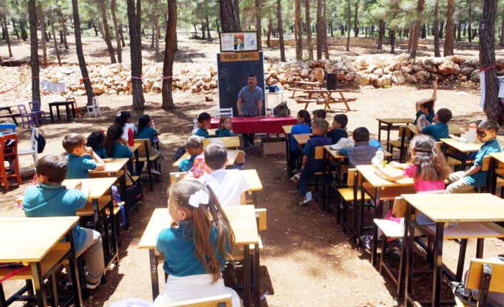 Karaman’da Öğrenciler Açık Havada Ders Görüyor