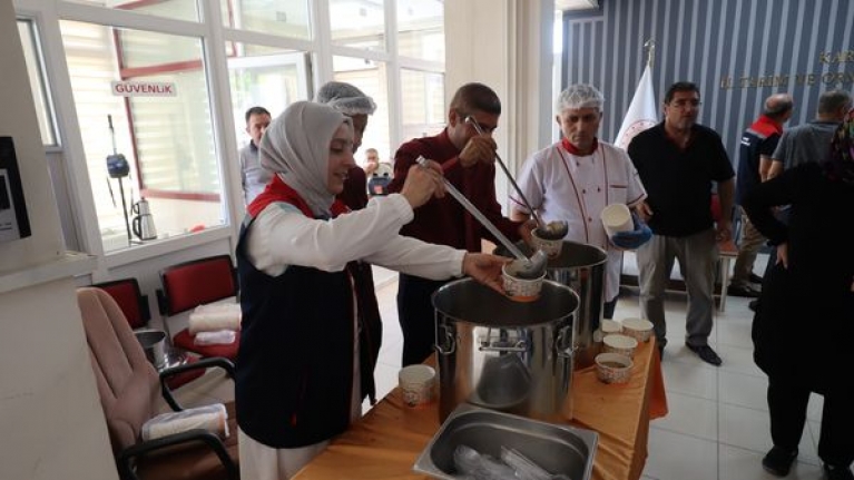 Üreticilere Aşure İkram Ettiler