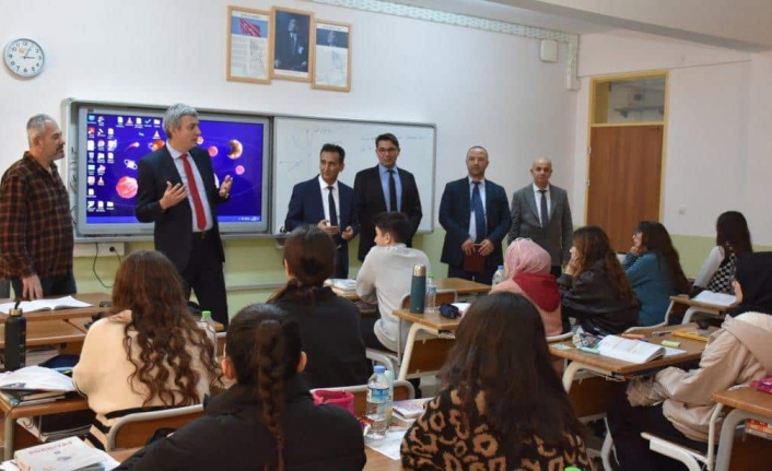 Daire Başkanı Küçük: "Öğretmenlerin Makamı Öğrencinin Yüreğidir"