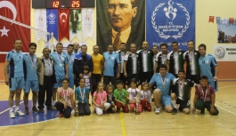 Kurumlar Voleybolda Şampiyon Spor Lisesi