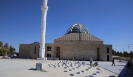 Ahmet Yesevi Camii'nde Çalışmalar Sürüyor