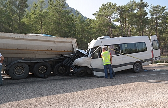 Silifke'de Trafik Kazası:2 Ölü,11 Yaralı