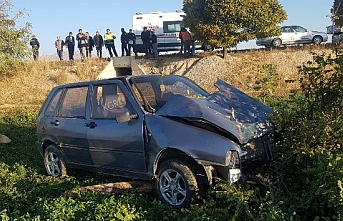 Yoldan Çıkan Otomobil Ağaca Çarptı: 5 Yaralı