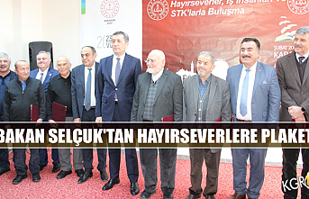 Bakan Selçuk'tan Hayırseverlere Plaket