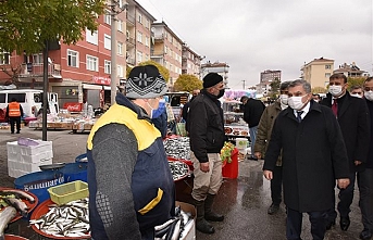 Vali Işık Semt Pazarında Denetimlerde Bulundu