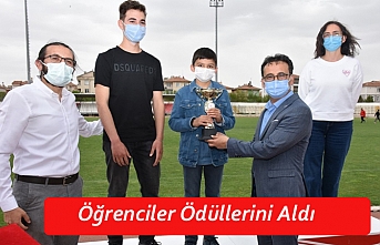 Satranç Turnuvasında Dereceye Giren Öğrenciler...