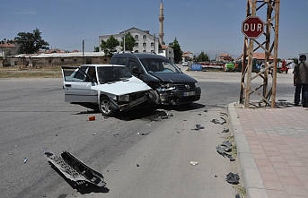 Trafik Kazası: 3 Yaralı