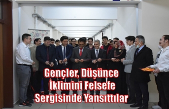 Gençler, Düşünce İklimini Felsefe Sergisinde...