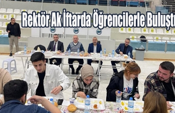 Rektör Ak İftarda Öğrencilerle Buluştu