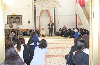 Valide Sultan Camii’nde Gençlik Buluşması Düzenlendi