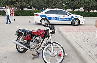 Otomobil Motosikletle Çarpıştı