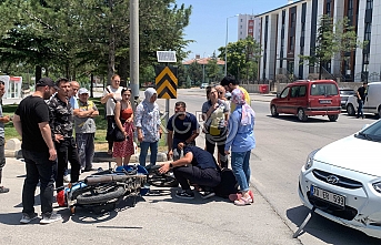 Yaralının Yardımına Sağlık Çalışanı Yardıma...