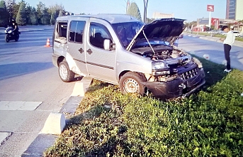 Kontrolden Çıkan Araç Orta Refüje Çıktı