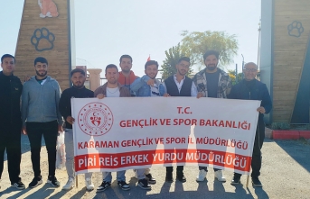 Piri Reis Erkek Yurdu Gönüllü Gençlerinden Hayvan...